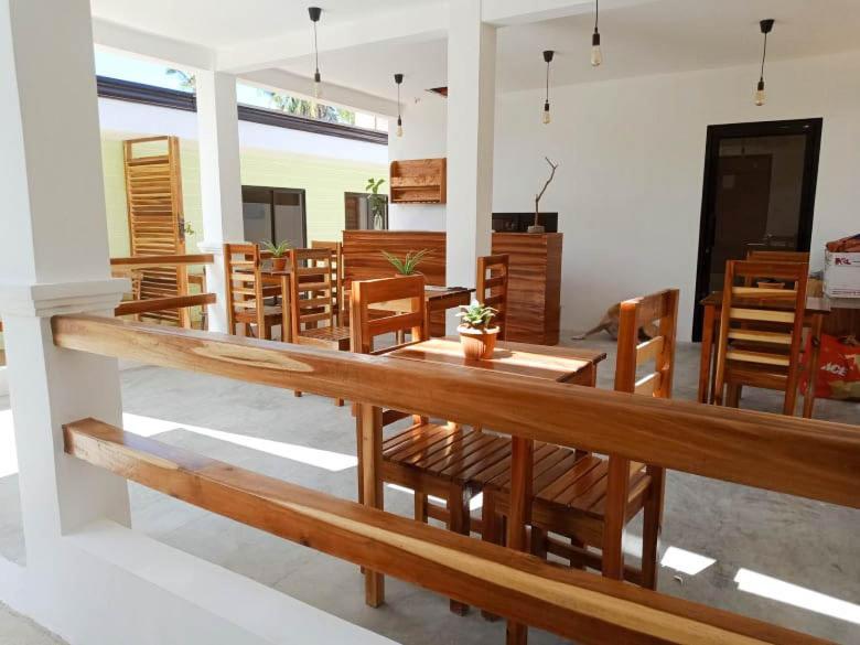 Hutch Lodging House El Nido Esterno foto